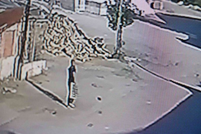 40 Yıllık Rögar Kapağını Çaldılar