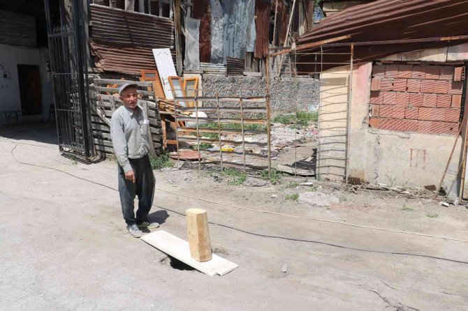 40 Yıllık Rögar Kapağını Çaldılar