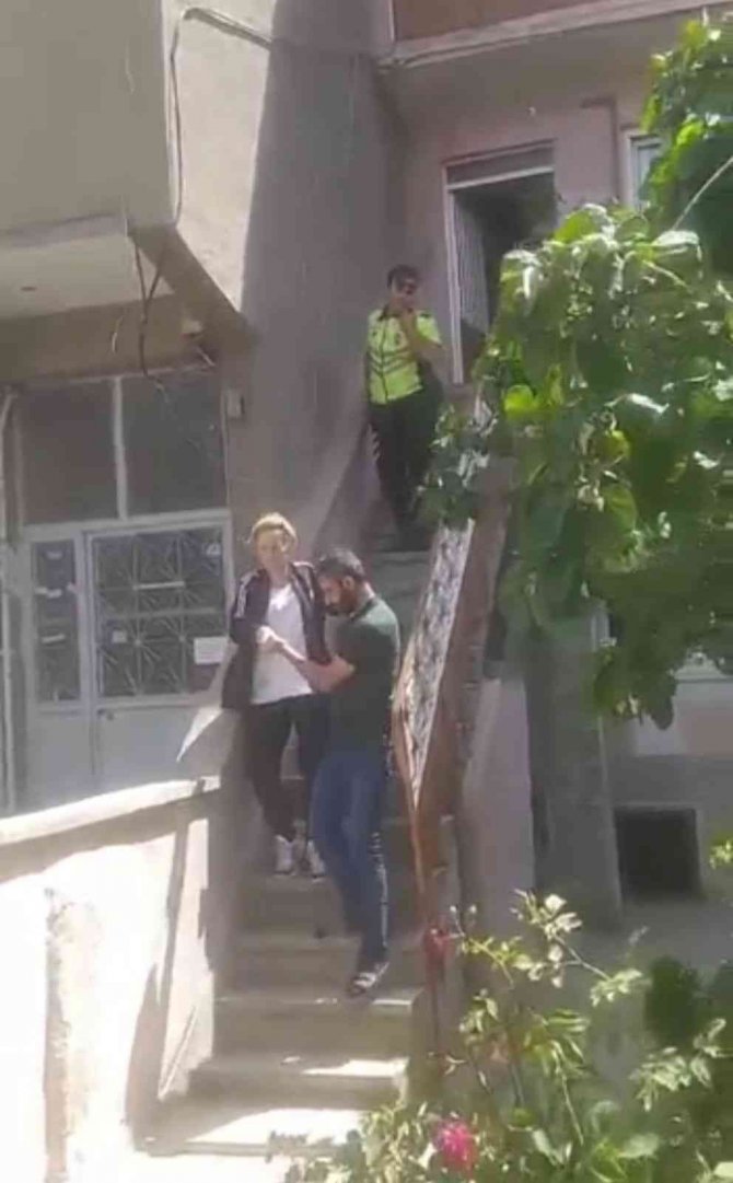 Bursa’da Polisten Kaçan Şahıslar Nefes Kesen Takip Sonrası Saklandıkları Evde Yakalandı