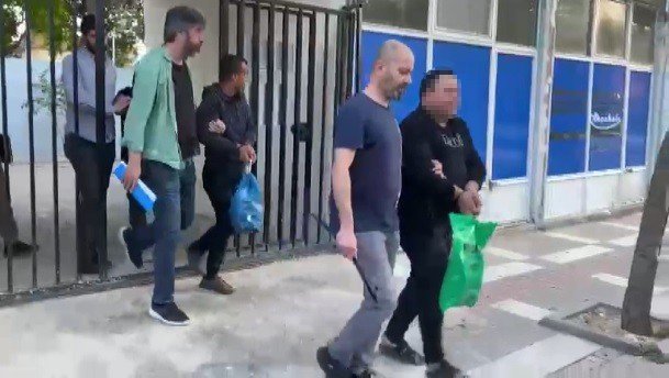 ’Sahte Polis Ve Savcı’ Şebekesini İ̇zmir Polisi Çökertti
