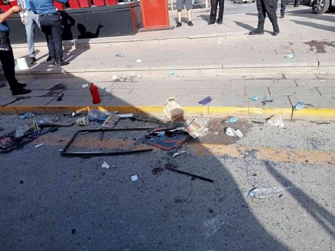 Tbmm Önünde Dolmuş Kazası: 13 Yaralı
