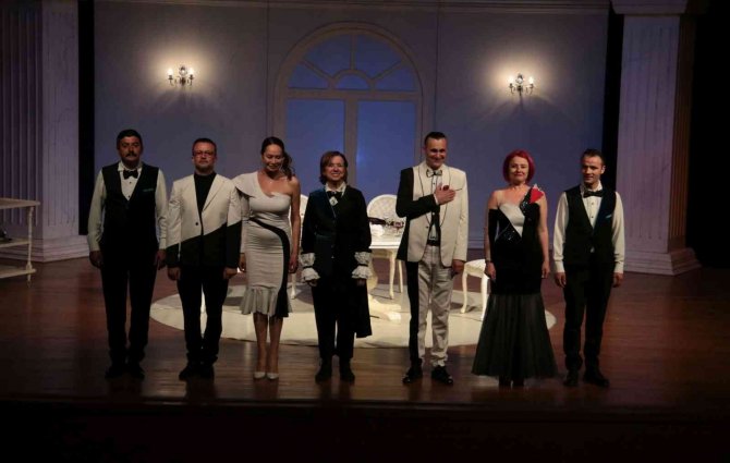 “Akşam Yemeği" Tiyatro Oyunu Nevü’de Sahnelendi