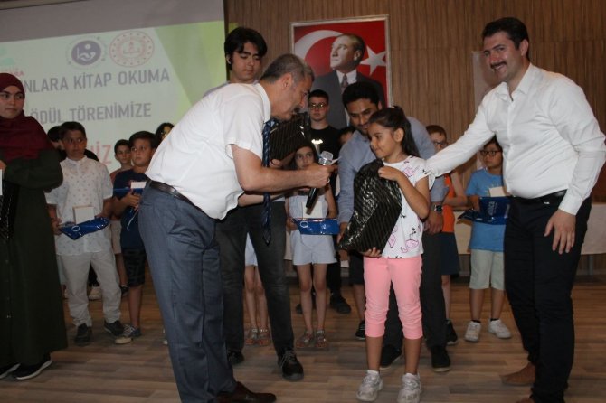 ’Aydınlık Yarınlara’ Kitap Okuma Yarışmasında Dereceye Girenler Ödüllendirildi