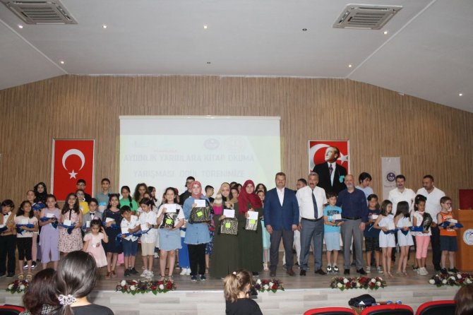’Aydınlık Yarınlara’ Kitap Okuma Yarışmasında Dereceye Girenler Ödüllendirildi