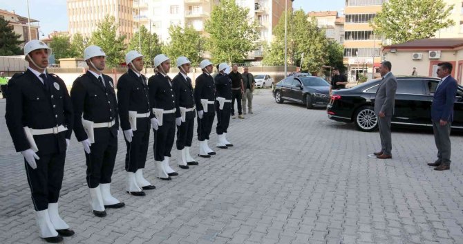 Vali Şahin Brifing Aldı