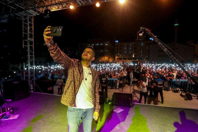 İ̇pekyolu’da Bilal Sonses Rüzgarı