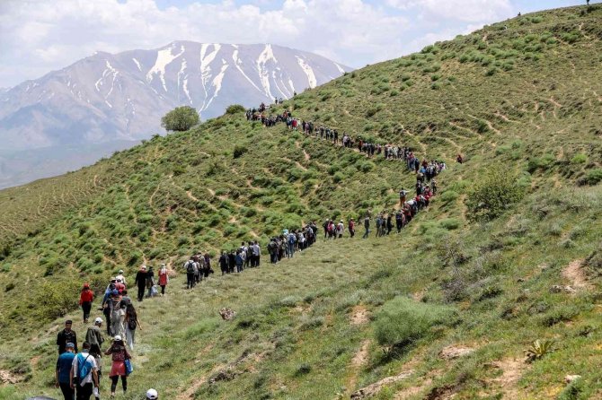 İ̇pekyolu Belediyesinden Doğa Yürüyüşü