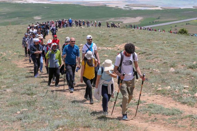 İ̇pekyolu Belediyesinden Doğa Yürüyüşü