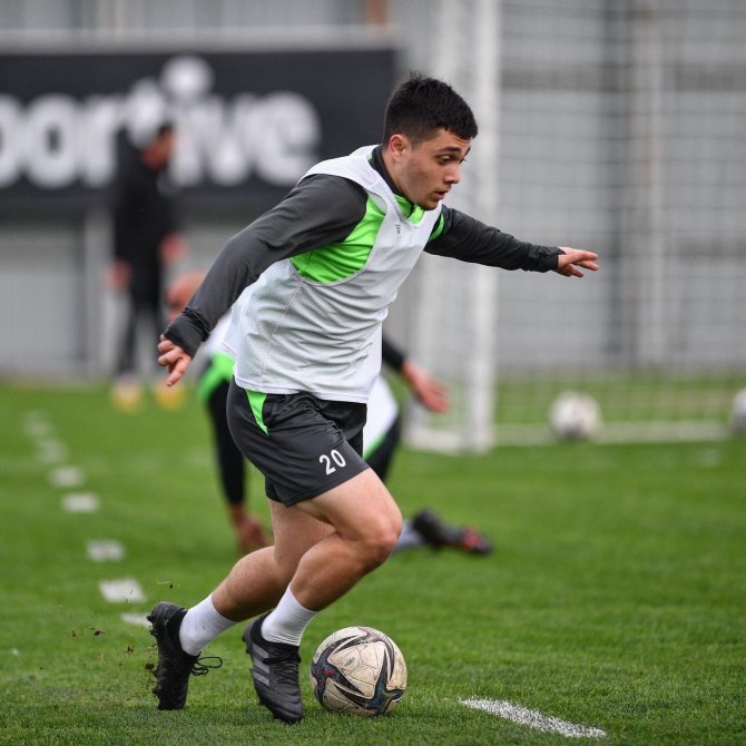 Vefa Temel: "Bursaspor Camiası Düştüğü Yerden Kalkmasını Bilir"