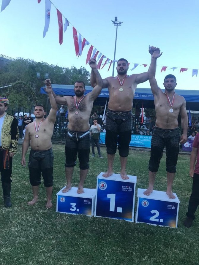 Büyükşehirli Pehlivanlardan 4 Madalya