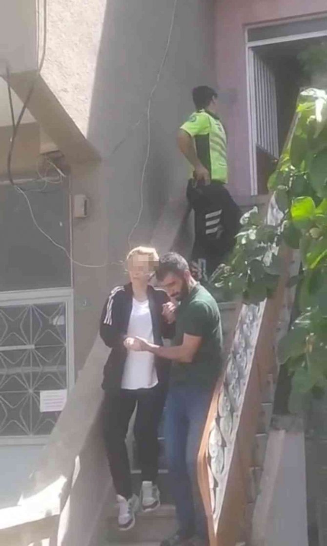 Bursa’da Polisten Kaçan Şahıslar Nefes Kesen Takip Sonrası Saklandıkları Evde Yakalandı
