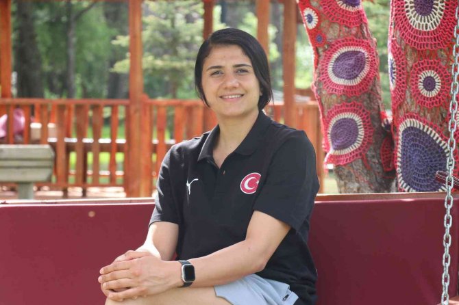 Sağlık Sorunu Sebebiyle Yüzmeyi Bıraktı, Milli Formayla Avrupa Şampiyonası’na Hazırlanıyor