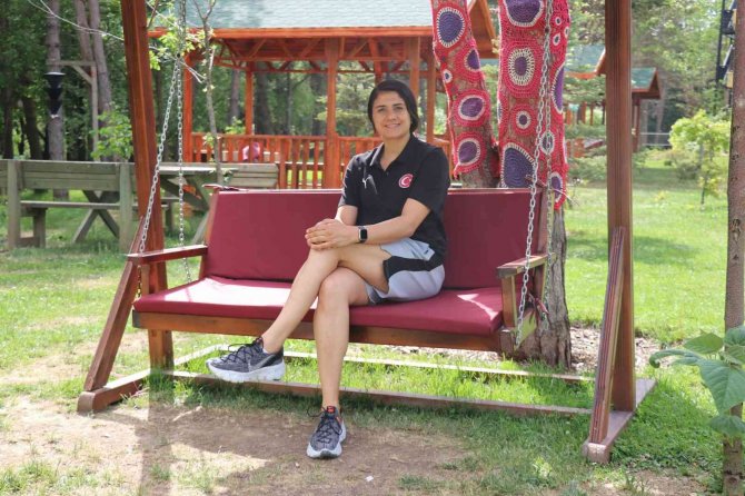 Sağlık Sorunu Sebebiyle Yüzmeyi Bıraktı, Milli Formayla Avrupa Şampiyonası’na Hazırlanıyor