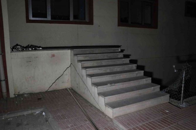 Okuldan Demir Korkuluk Çalan 2 Kişiyi Polis Suçüstü Yakaladı