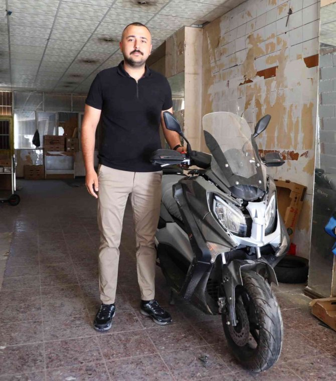Kendisine Çarpan Otomobili Kovaladı