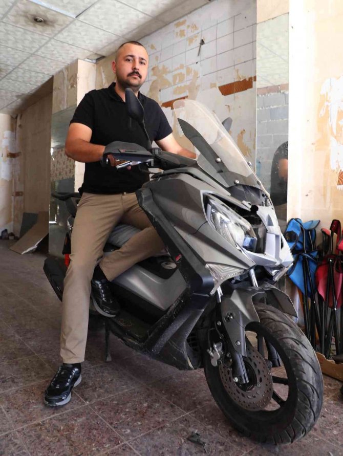 Kendisine Çarpan Otomobili Kovaladı