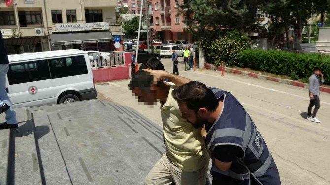 Uyuşturucu Operasyonunda Gözaltına Alınan 5 Kişi Adliyeye Sevk Edildi