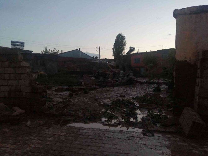 Ağrı’da Sele Kapılan Çocuk Hayatını Kaybetti
