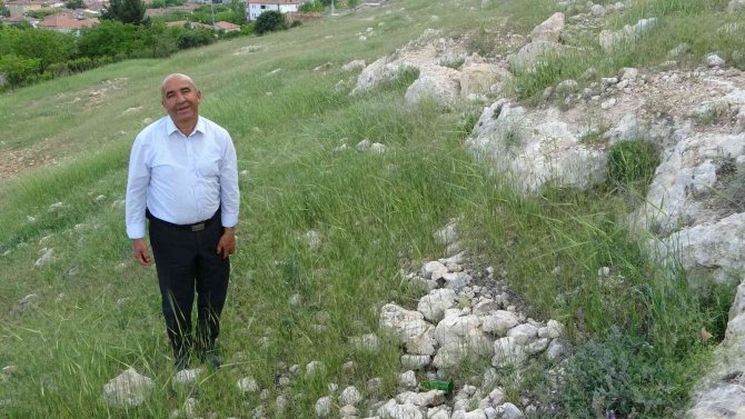 Define Uğruna 2 Bin Yıllık Kaya Mezarlar Tahrip Edildi