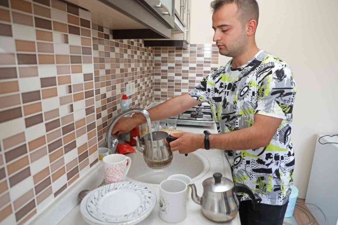 Üniversite Öğrencileri Evlerinde Aylık 5 Ton Suyu Ücretsiz Kullanıyor.