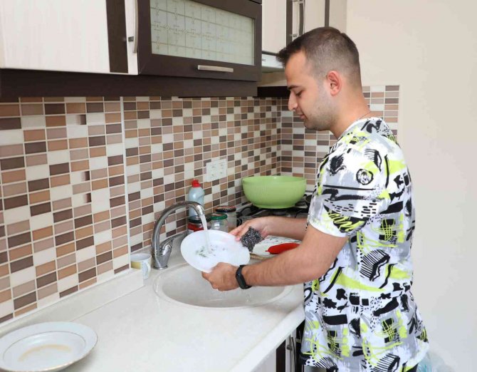 Üniversite Öğrencileri Evlerinde Aylık 5 Ton Suyu Ücretsiz Kullanıyor.