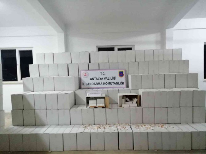 Antalya’da Kaçak Makaron Taşımacılığına Jandarma Baskını