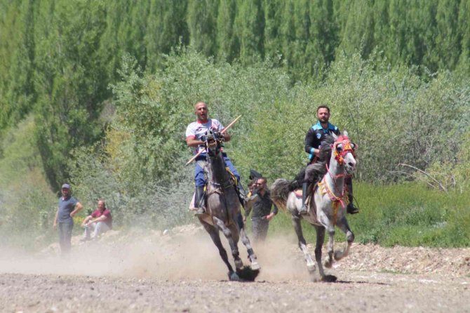 Bayburt Ve Erzurum Maharetlerini Cirit Maçında Konuşturdu