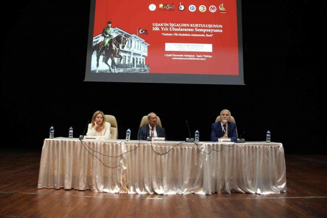 Uşak’ın Düşman İ̇şgalinden Kurtuluşunun 100. Yılı Uluslararası Sempozyumu Başladı