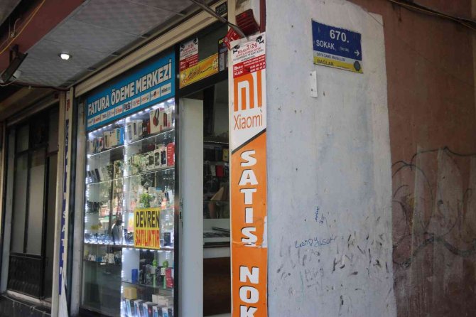 Hırsızlar Canına Tak Etti, Dükkanını Satılığa Çıkardı
