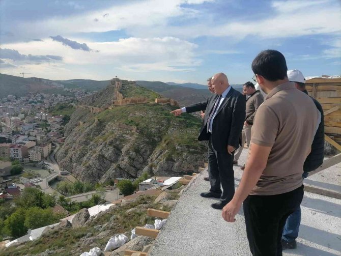 Başkan Pekmezci, Bamsı Beyrek Seyir Terasında İncelemelerde Bulundu