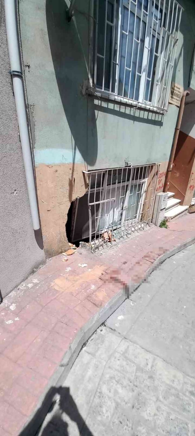 Torununu Kayan Minibüsün Altında Kalmaktan Kurtaran Dede Öldü