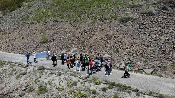 Avrupa’nın En Büyük Kraterinde Sağlıklı Beslenme Ve Hareketli Yaşam Yürüyüşü