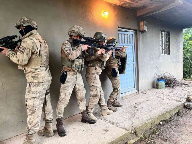 Pkk/kck Terör Örgütüne Operasyon: 12 Gözaltı