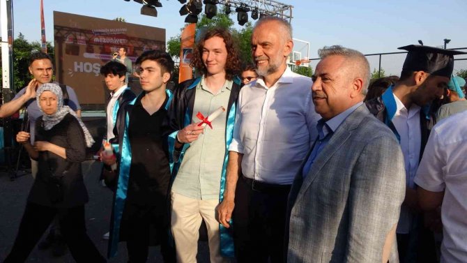 Pandemi Sonrası Mezuniyet Törenleri De Eski Coşkusuyla Kutlanıyor