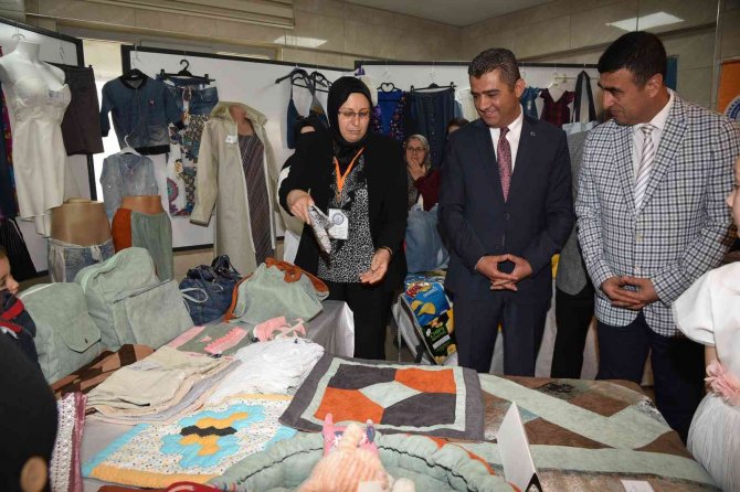 Geri Dönüştürülen Malzemelerden Yapılan Eserler Görücüye Çıktı