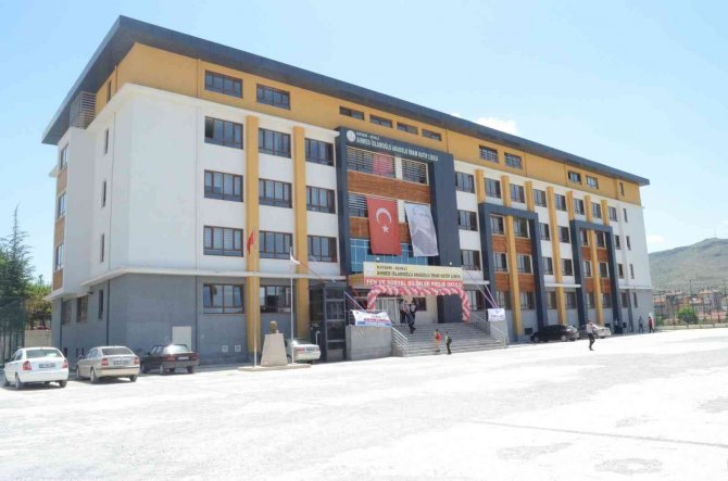Develi Ahmed İ̇slamoğlu Anadolu İ̇mam Hatip Lisesinde Bilim Fuarı Açıldı