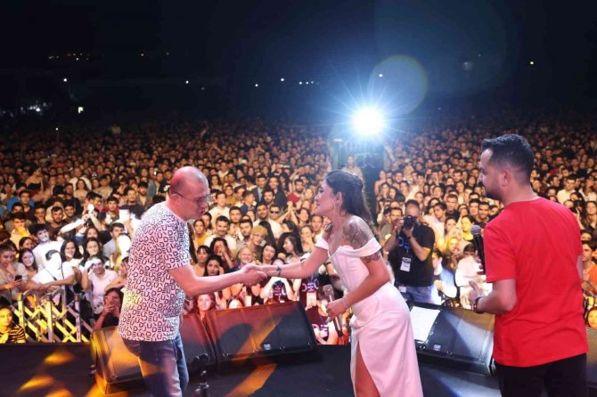 Deü Bahar Şenlikleri, Büyük Coşkuya Sahne Oldu