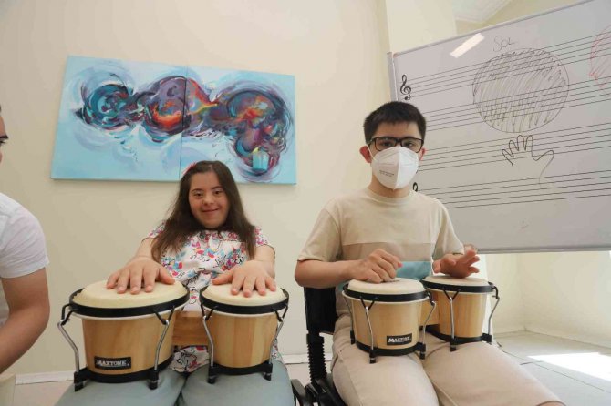 Kartal Belediyesi Sanat Akademisi’nde Down Sendromlu Çocuklara Ritim Eğitimi