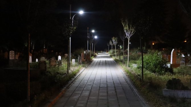 Şehir Mezarlığı Aydınlatılıyor