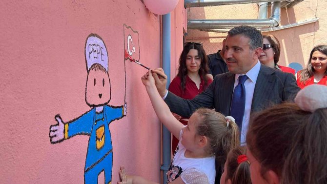 Yenilenen Okula Bilgisayar Bağışlandı