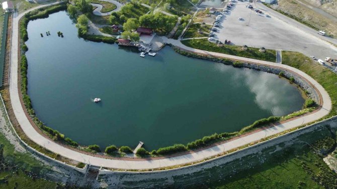 Sıcaktan Bunalan Vatandaşlar Ekşisu’ya Akın Ediyor
