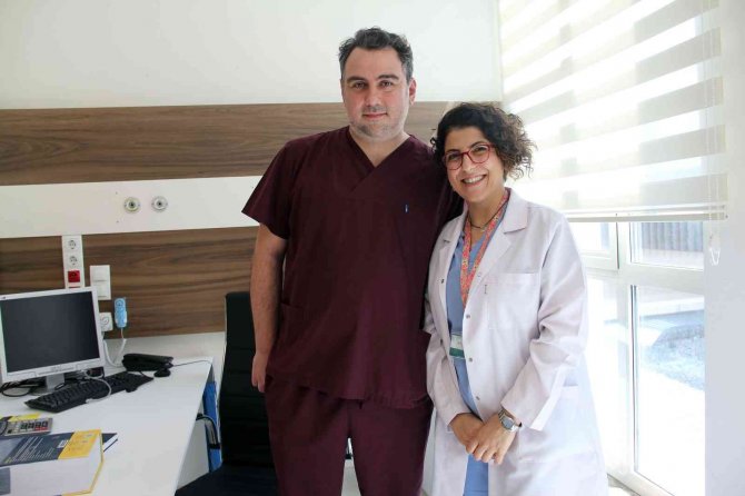 Neşter Tutan Eller, Müziğe De Hayat Veriyor