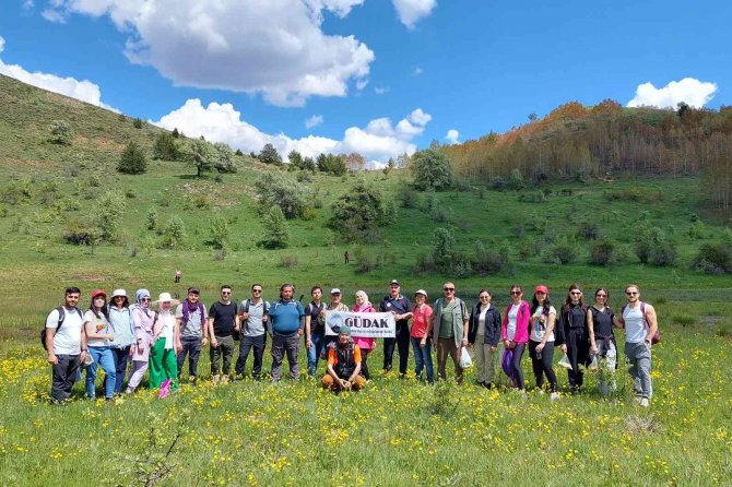 Yüzlerce Yıldır Kullanılan Patikaları Canlandırıyorlar