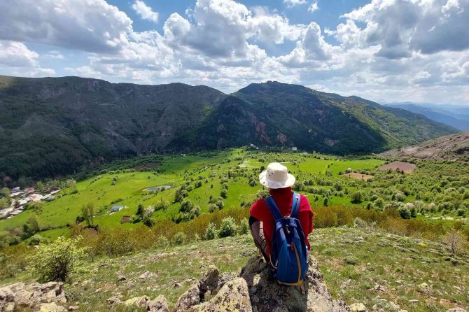 Yüzlerce Yıldır Kullanılan Patikaları Canlandırıyorlar