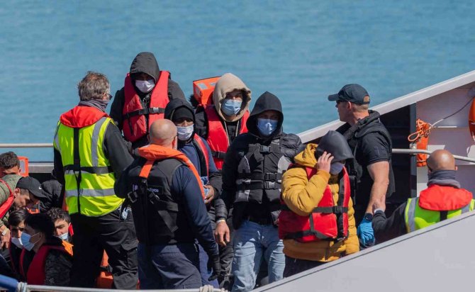 İ̇ngiltere, Yasa Dışı Göçmenleri 14 Haziran’da Ruanda’ya Göndermeye Başlayacak