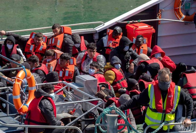 İ̇ngiltere, Yasa Dışı Göçmenleri 14 Haziran’da Ruanda’ya Göndermeye Başlayacak