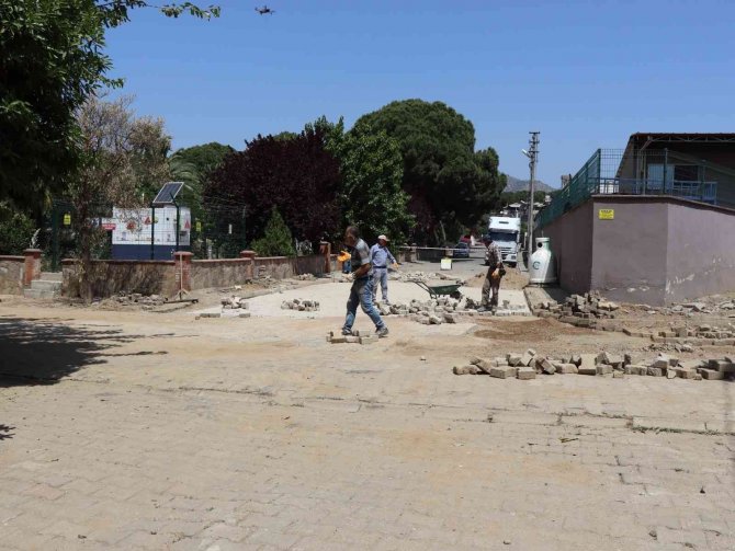 İ̇sabeyli’de Yangından Etkilenen Yollar Yenilendi