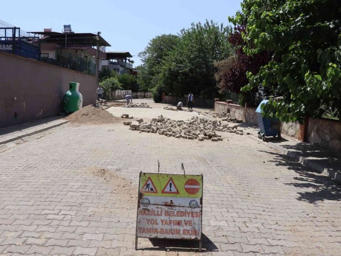 İ̇sabeyli’de Yangından Etkilenen Yollar Yenilendi