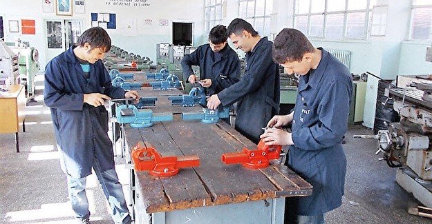 Salihli’de Mesleki Eğitime Bin 58 Öğrenci Kayıt Yaptırdı