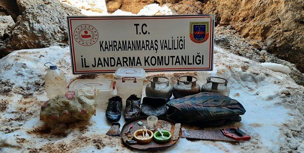 Teröristlerin Kullandığı Mağarada Yaşam Malzemesi Ele Geçirildi
